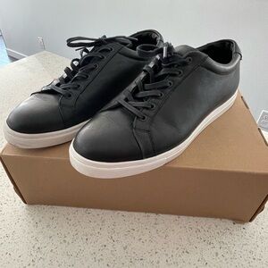 Portland Leather mens 10.5 low top black  sneakers